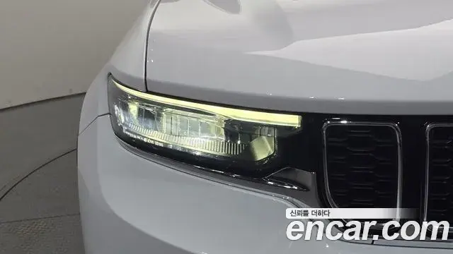 Jeep Grand Cherokee 2023 — Photo 16/32