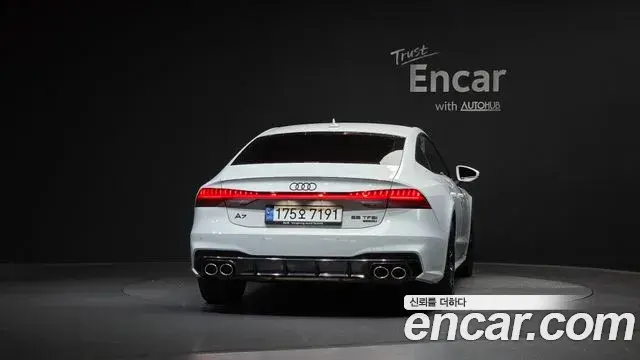 Audi A7 2021 — ფოტო 15/32