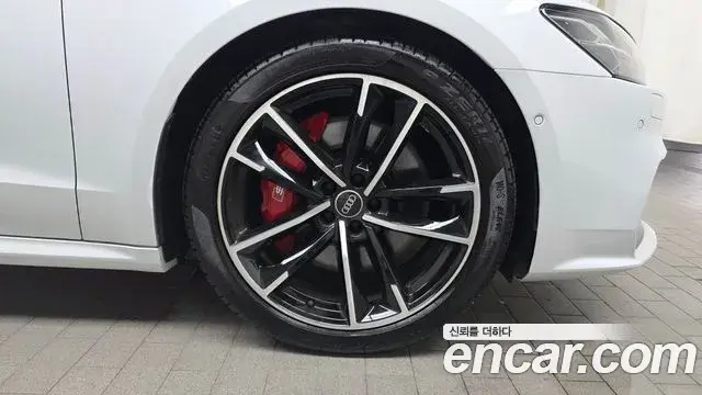 Audi A7 2021 — ფოტო 18/32