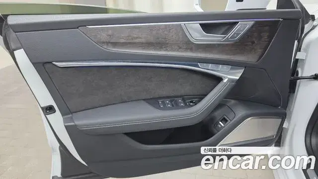 Audi A7 2021 — ფოტო 20/32