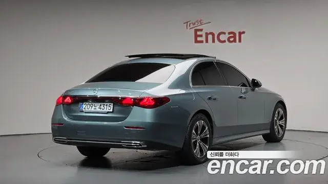 Mercedes-Benz E-Class 2025 — Фото 2/20