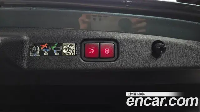 Mercedes-Benz E-Class 2025 — Photo 8/32