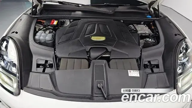 Porsche Cayenne 2020 — Şəkil 21/39