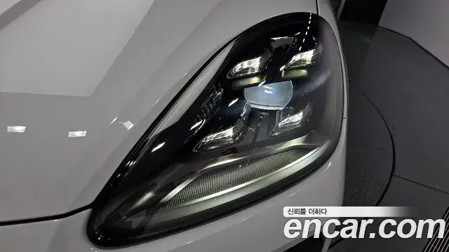 Porsche Cayenne 2020 — Şəkil 23/39