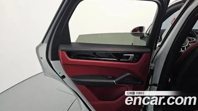 Porsche Cayenne 2020 — Şəkil 25/39