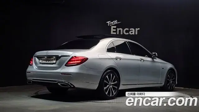 Mercedes-Benz E-Class 2019 — Фото 2/20