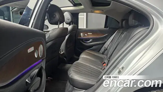 Mercedes-Benz E-Class 2019 — Фото 12/20