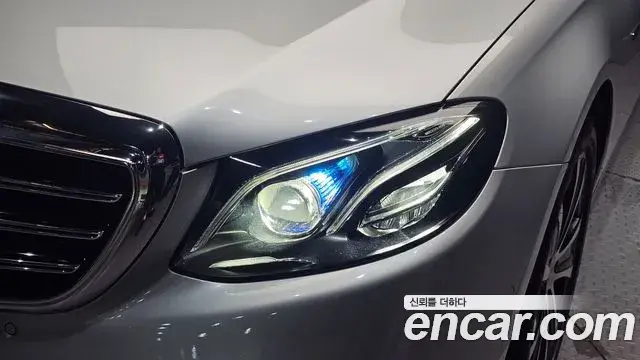 Mercedes-Benz E-Class 2019 — Photo 28/34