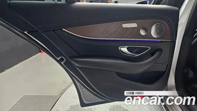 Mercedes-Benz E-Class 2019 — Photo 4/34