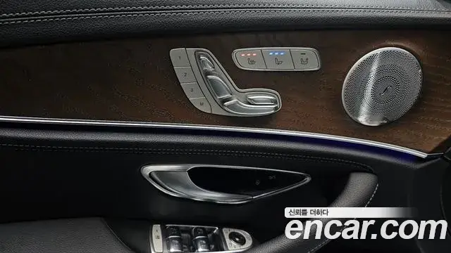Mercedes-Benz E-Class 2019 — Photo 5/34