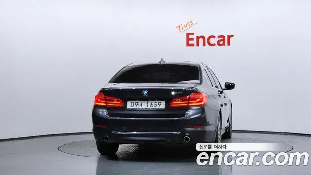 BMW 5 Series 2018 — Photo 22/31