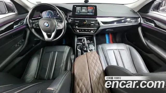 BMW 5 Series 2018 — Photo 18/31