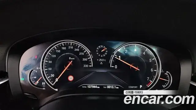 BMW 5 Series 2018 — Photo 19/31