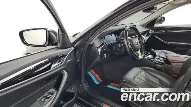 BMW 5 Series 2018 — Photo 27/31
