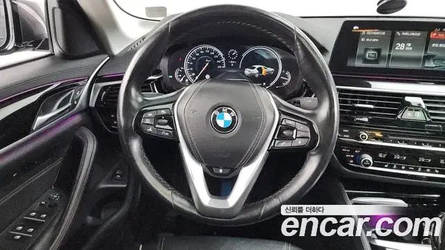 BMW 5 Series 2018 — Photo 30/31