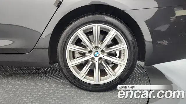 BMW 5 Series 2018 — Photo 17/31