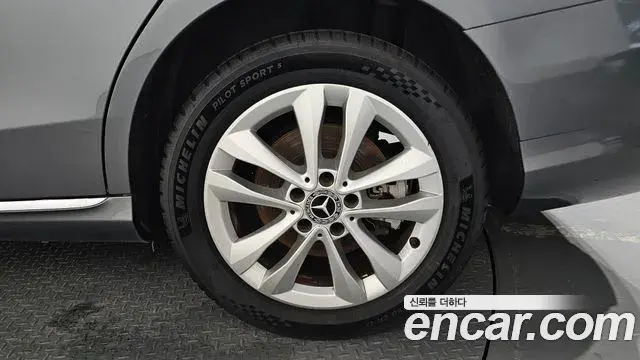 Mercedes-Benz C-Class 2020 — Photo 27/32