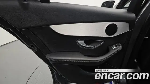Mercedes-Benz C-Class 2020 — Photo 18/32