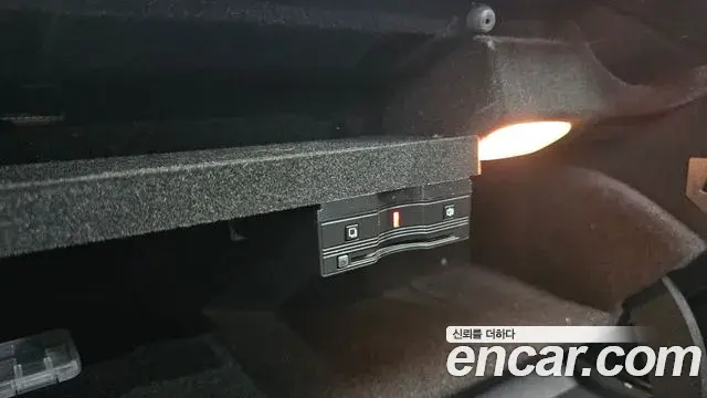 Mercedes-Benz C-Class 2020 — Photo 1/32