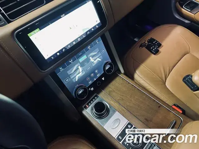 Land Rover Range Rover 2020 — Photo 12/20