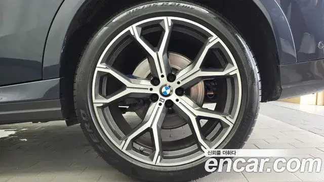 BMW X6 2022 — Photo 31/34