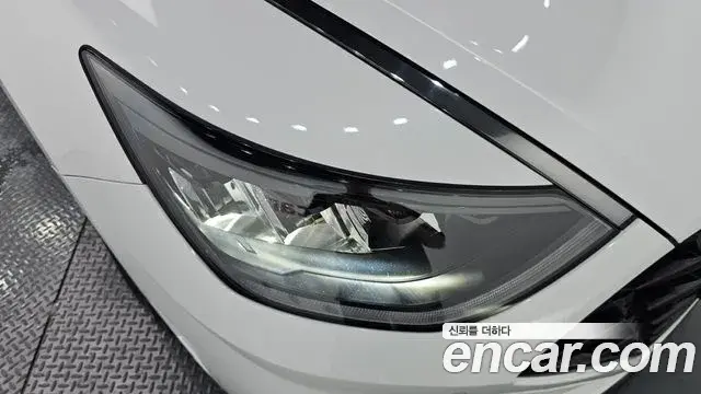 Hyundai Sonata Hybrid 2022 — Şəkil 29/32