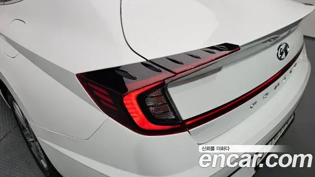 Hyundai Sonata Hybrid 2022 — Şəkil 28/32