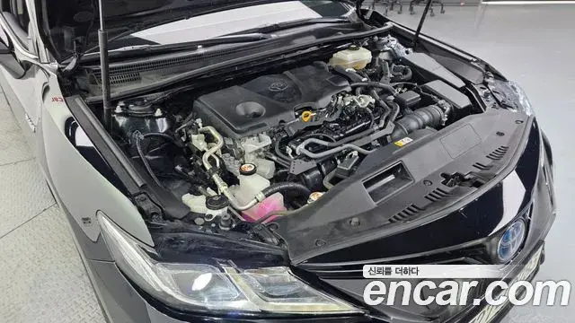 Toyota Camry 2021 — ფოტო 18/33