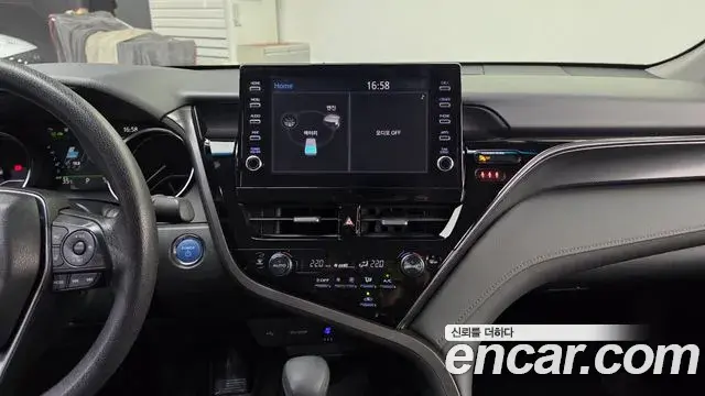 Toyota Camry 2021 — ფოტო 3/33