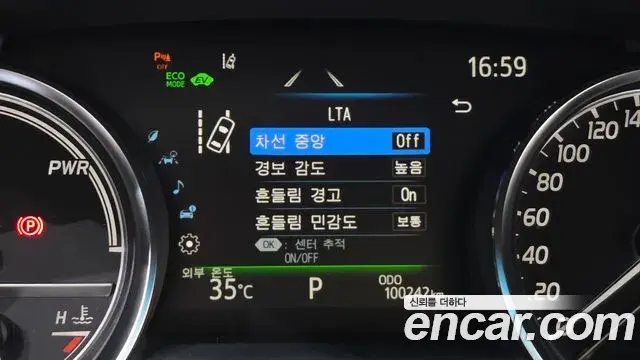 Toyota Camry 2021 — ფოტო 12/33
