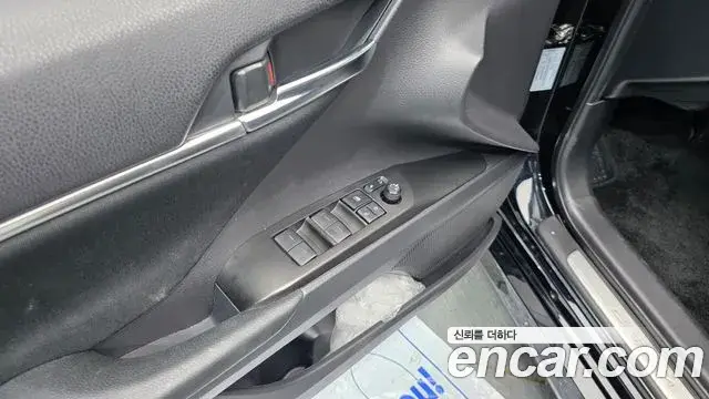 Toyota Camry 2021 — ფოტო 29/33