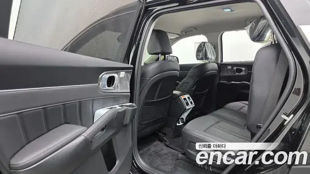 Kia Sorento 2025 — Şəkil 28/35
