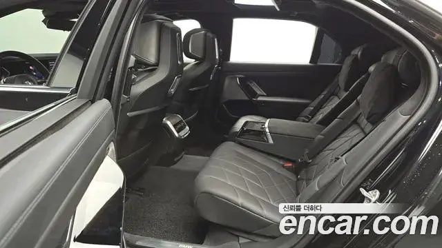 BMW 7 Series 2023 — Photo 10/20