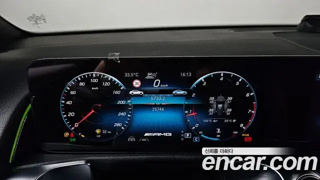 Mercedes-Benz GLB-Class 2023 — ფოტო 32/33