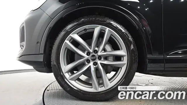 Audi Q7 2025 — Photo 7/37