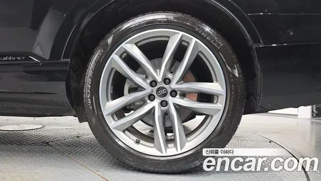 Audi Q7 2025 — Photo 15/37
