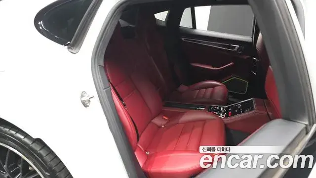 Porsche Panamera 2018 — Фото 11/20