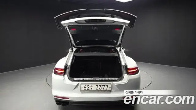 Porsche Panamera 2018 — Фото 19/20