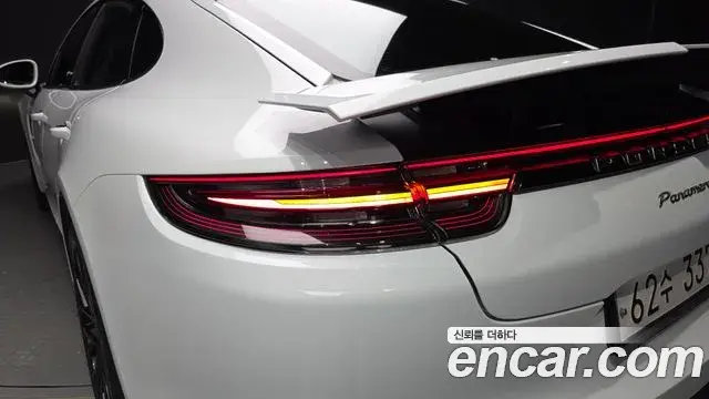 Porsche Panamera 2018 — Şəkil 20/33