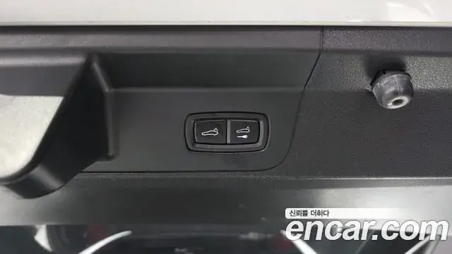 Porsche Panamera 2018 — Şəkil 25/33