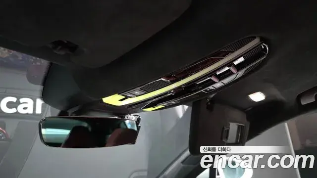 Porsche Panamera 2018 — Şəkil 22/33