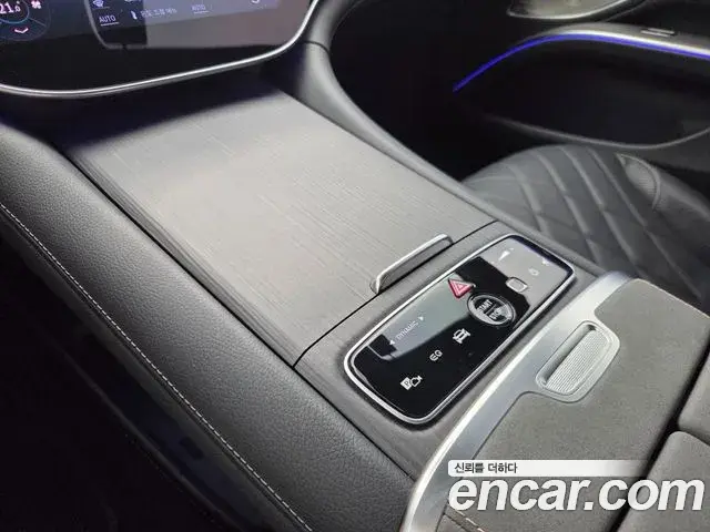 Mercedes-Benz EQS 2023 — Photo 9/17