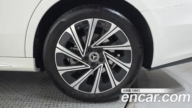 Mercedes-Benz E-Class 2024 — Şəkil 1/30