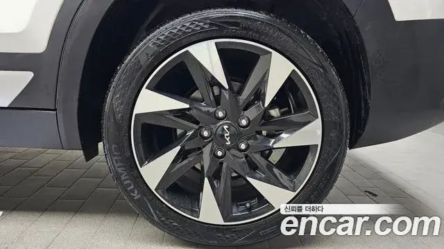 Kia Seltos 2022 — Şəkil 32/38