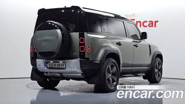 Land Rover Defender 2022 — Photo 30/37