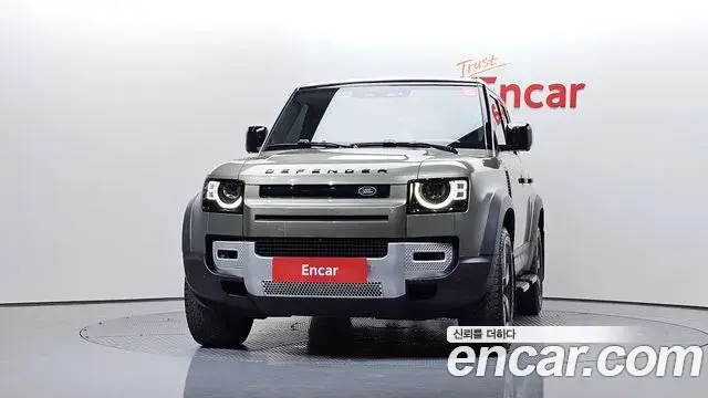 Land Rover Defender 2022 — Photo 10/37