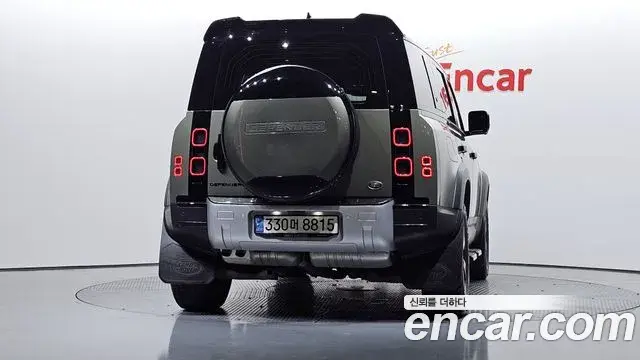 Land Rover Defender 2022 — Photo 27/37