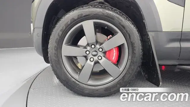 Land Rover Defender 2022 — Photo 20/37