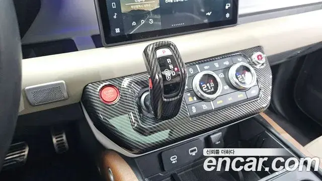 Land Rover Defender 2022 — Photo 2/37