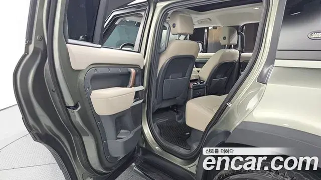 Land Rover Defender 2022 — Photo 12/37